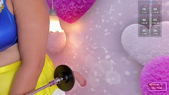 Snapshot of megann__up chatting on September 2025 03:43:02 AM megann  up online show from September 2025 03:43:02 AM