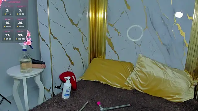 Snapshot of megann__up chatting on October 2025 08:34:02 AM megann  up online show from October 2025 08:34:02 AM