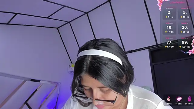 Snapshot of megann__up chatting on October 2025 03:26:02 AM megann  up online show from October 2025 03:26:02 AM