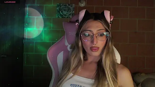 Snapshot of Andrea_camilaaa chatting on September 2025 05:51:02 AM Andrea camilaaa online show from September 2025 05:51:02 AM