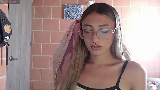 Snapshot of Andrea_camilaaa chatting on September 2025 04:19:02 PM Andrea camilaaa online show from September 2025 04:19:02 PM