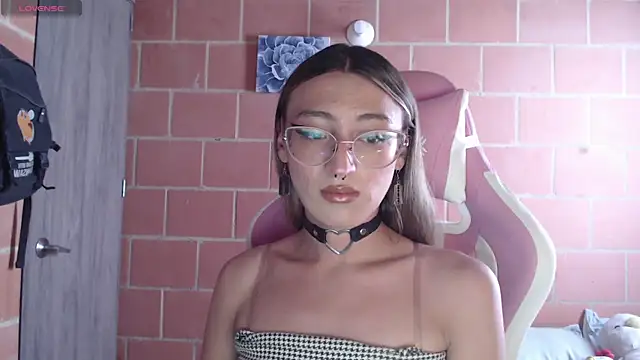 Snapshot of Andrea_camilaaa chatting on October 2025 03:29:01 PM Andrea camilaaa online show from October 2025 03:29:01 PM