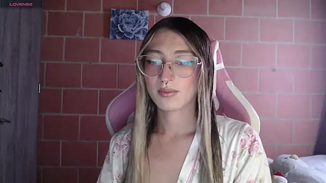 Snapshot of Andrea_camilaaa chatting on October 2025 01:43:02 PM Andrea camilaaa online show from October 2025 01:43:02 PM