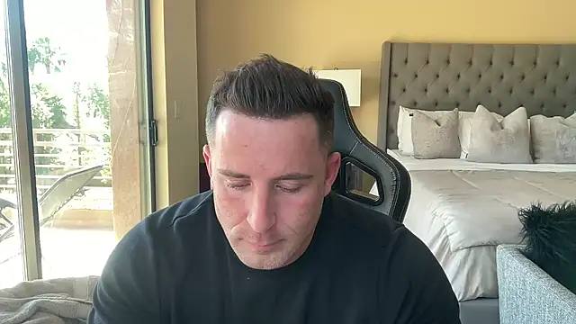 brettmycles28 online show from October 2025 05:53:02 PM