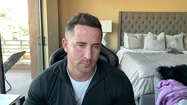 brettmycles28 online show from October 2025 09:56:01 PM