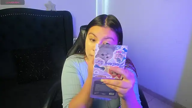 LucyPetit online show from December 2025 12:54:01 PM