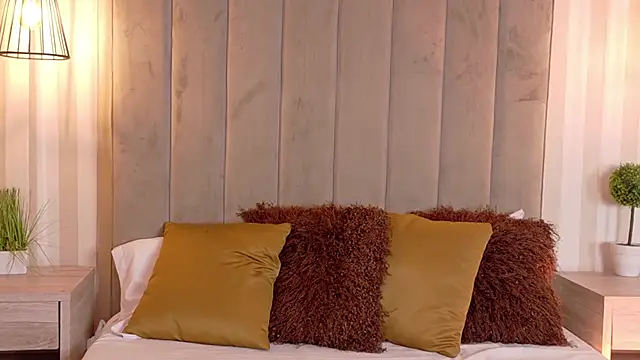 VioletBlaze online show from September 2025 02:02:01 AM