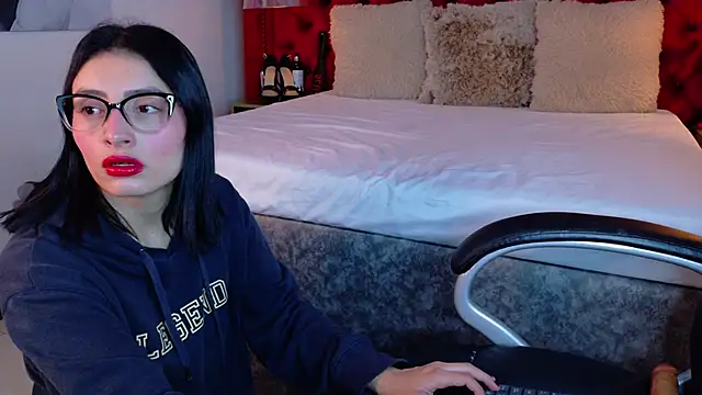 ZaraGold online show from December 2025 12:18:02 AM