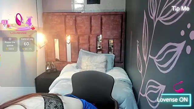 Isa Thompson   online show from September 2025 11:56:01 AM