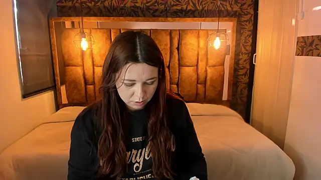 Isa Thompson   online show from November 2025 11:57:02 AM