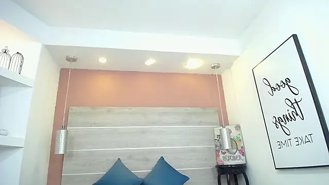 AlexandraCambell online show from November 2025 12:14:02 PM