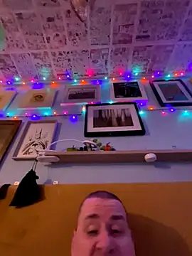 Snapshot of WriggleQuest chatting on October 2025 09:05:02 PM WriggleQuest online show from October 2025 09:05:02 PM