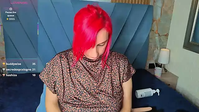 angel  red  online show from November 2025 01:37:02 PM