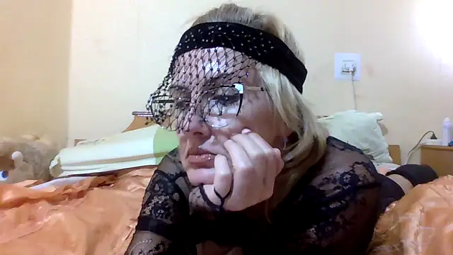 Snapshot of TianaQLove chatting on September 2025 06:02:01 PM TianaQLove online show from September 2025 06:02:01 PM