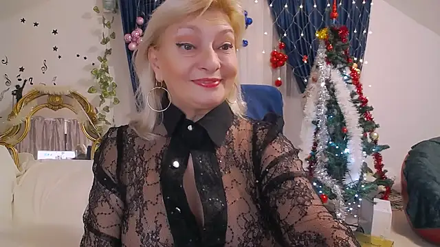 Snapshot of HypnotikCate chatting on December 2024 07:24:02 PM HypnotikCate online show from December 2024 07:24:02 PM