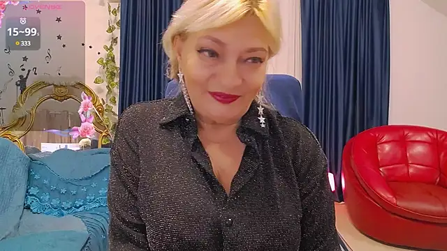 Snapshot of HypnotikCate chatting on January 2025 04:06:01 AM HypnotikCate online show from January 2025 04:06:01 AM