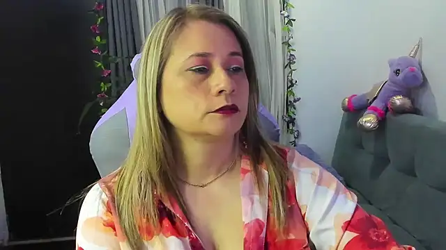 milagros latina75 online show from December 2025 11:34:02 PM