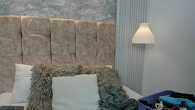 leilapons online show from September 2025 04:41:01 PM