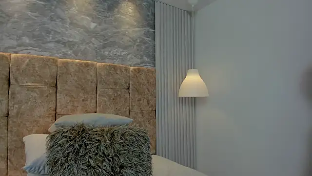 leilapons online show from September 2025 04:51:02 PM