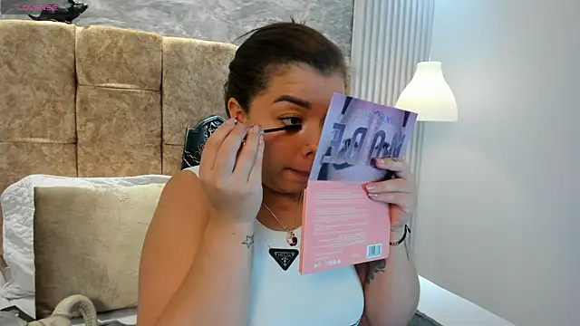 leilapons online show from October 2025 05:03:01 PM