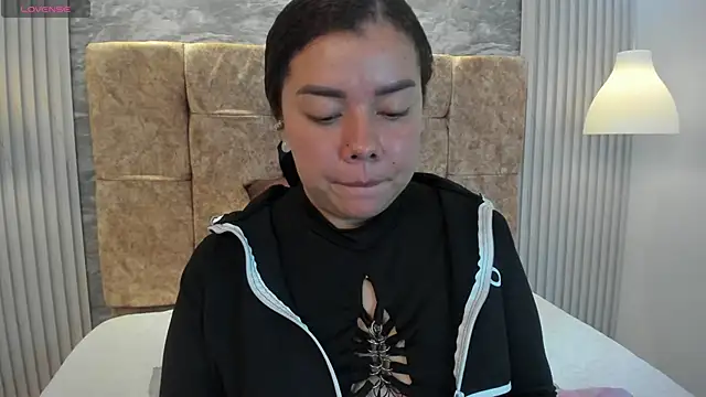 leilapons online show from November 2025 05:12:02 PM