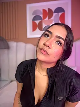 noa moon online show from January 2026 02:37:01 AM