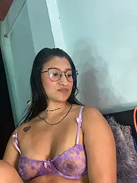 Snapshot of EVAH_LEE_ chatting on April 2026 12:01:01 AM EVAH LEE online show from April 2026 12:01:01 AM