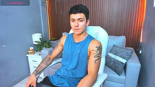 Leo santoro online show from November 2025 04:18:01 PM