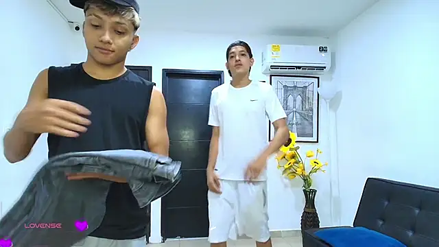 Bisexlifehot   online show from April 2026 11:09:01 PM