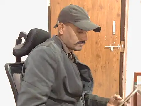 krishjaat43 online show from December 2025 06:23:01 AM