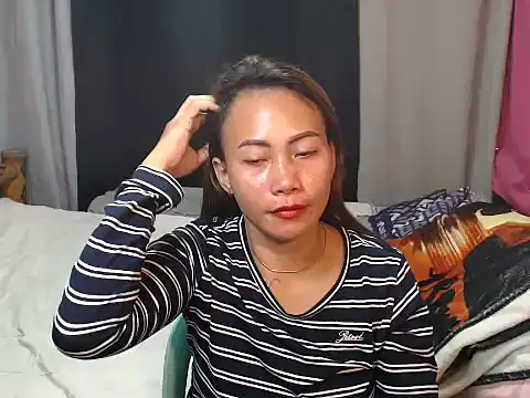 Snapshot of joanpetite chatting on December 2025 08:04:01 PM joanpetite online show from December 2025 08:04:01 PM