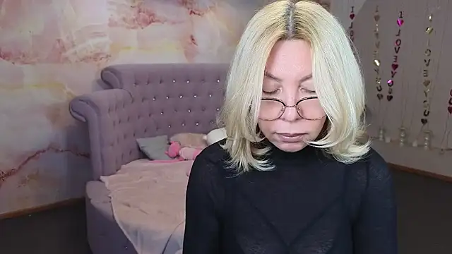 Wendy Waves online show from October 2025 11:08:02 AM