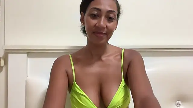 Snapshot of Vaylisse chatting on September 2025 05:03:02 PM Vaylisse online show from September 2025 05:03:02 PM