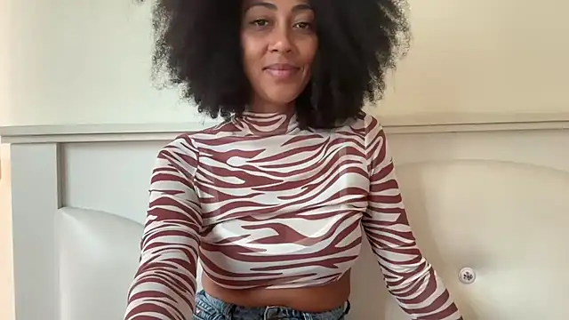 Snapshot of Vaylisse chatting on October 2025 06:10:02 AM Vaylisse online show from October 2025 06:10:02 AM