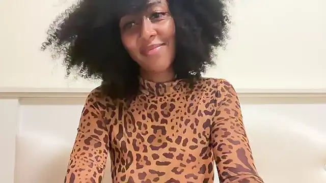 Snapshot of Vaylisse chatting on October 2025 06:02:01 PM Vaylisse online show from October 2025 06:02:01 PM