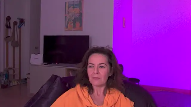 Witch in Silk online show from October 2025 01:20:01 AM