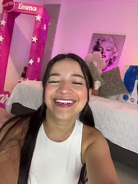 Snapshot of LUNAA___ chatting on May 2026 03:35:02 AM LUNAA online show from May 2026 03:35:02 AM