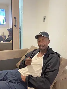 Snapshot of AllDayBbC chatting on October 2025 11:24:02 PM AllDayBbC online show from October 2025 11:24:02 PM