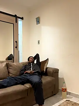 Snapshot of AllDayBbC chatting on November 2025 04:52:02 PM AllDayBbC online show from November 2025 04:52:02 PM