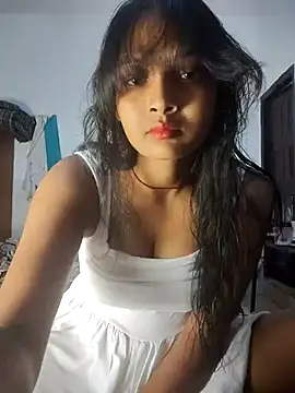 Snapshot of RAYI_Queen_2 chatting on October 2025 01:03:02 PM RAYI Queen 2 online show from October 2025 01:03:02 PM