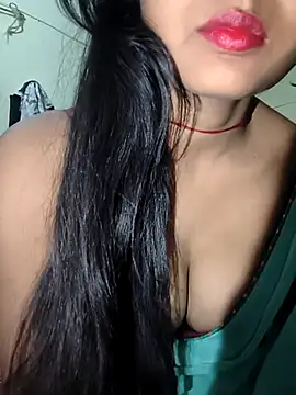 Snapshot of RAYI_Queen_2 chatting on November 2025 08:45:01 AM RAYI Queen 2 online show from November 2025 08:45:01 AM