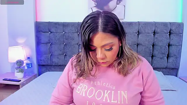 isabella horney  online show from September 2025 07:28:02 PM