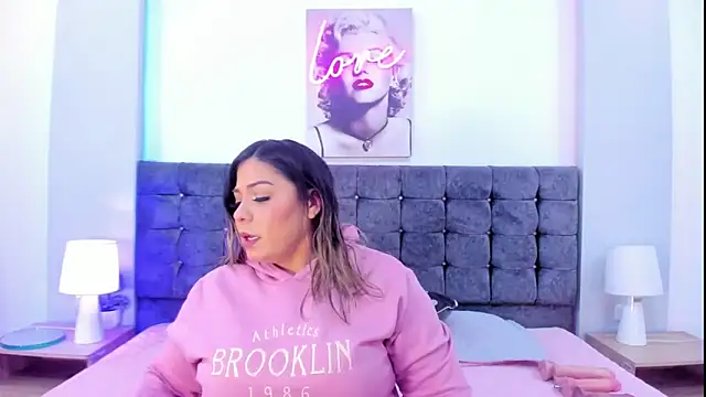 isabella horney  online show from November 2025 06:43:01 PM