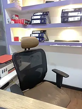 isabella horney  online show from April 2026 01:06:02 PM