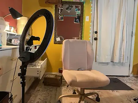 bearcub300 online show from November 2025 12:32:01 AM