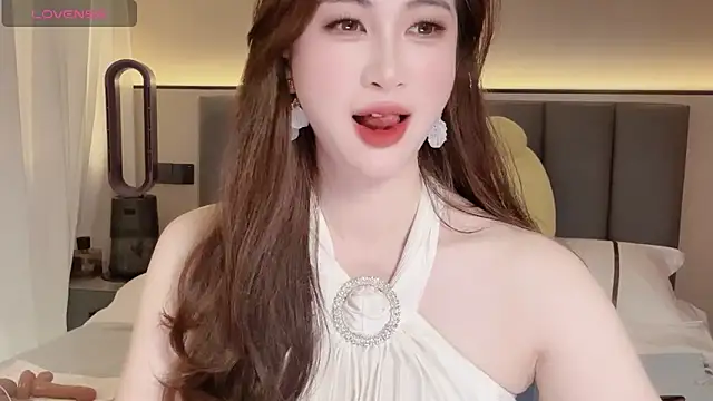 wuyueaini online show from April 2026 06:33:02 AM