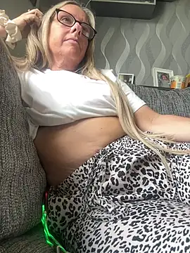 Anastasia-BlondeXX online show from April 2026 10:35:02 AM