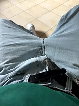 Manu97k online show from October 2025 03:01:02 PM