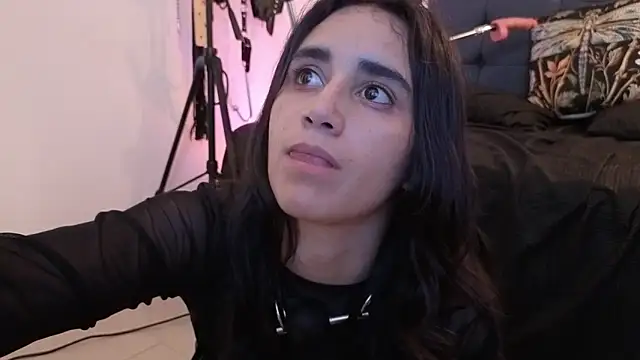 Snapshot of elowen_halley1 chatting on September 2025 08:03:01 AM elowen halley1 online show from September 2025 08:03:01 AM