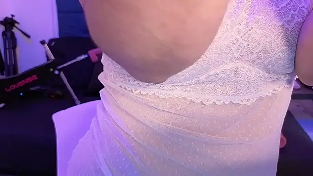 Snapshot of elowen_halley1 chatting on October 2025 07:33:02 PM elowen halley1 online show from October 2025 07:33:02 PM